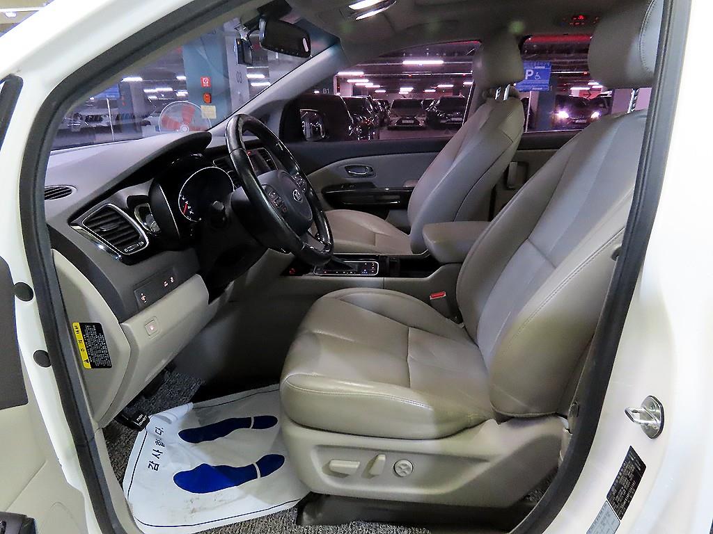 KIA Carnival - Vista 6