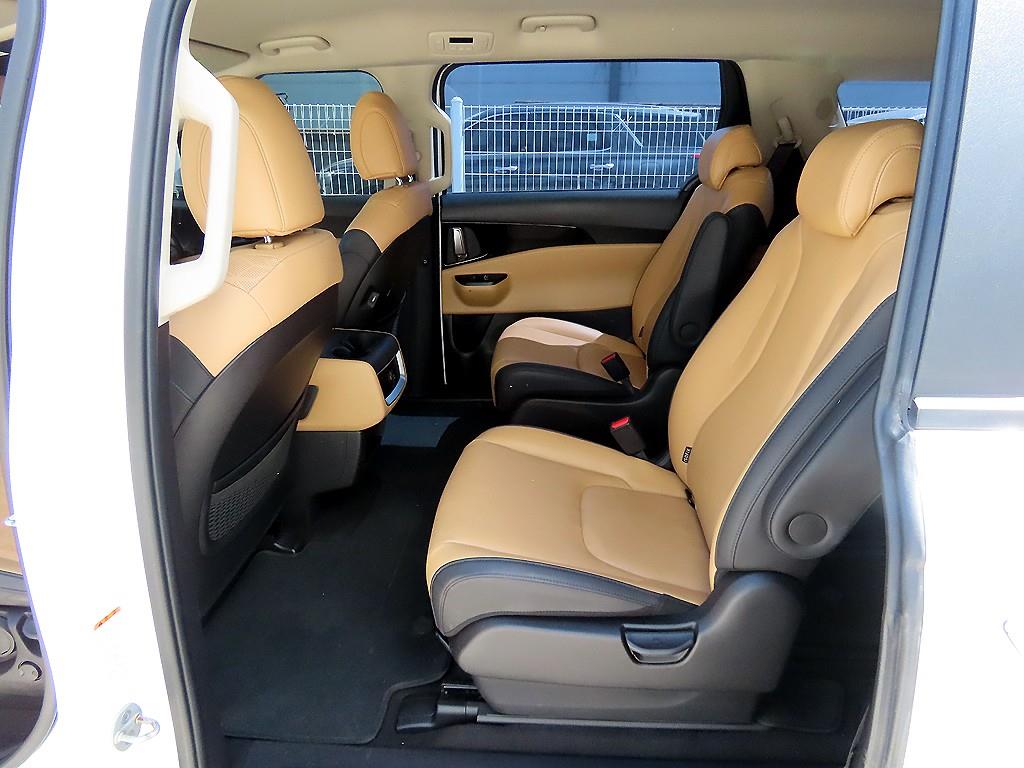 KIA Carnival - Vista 6