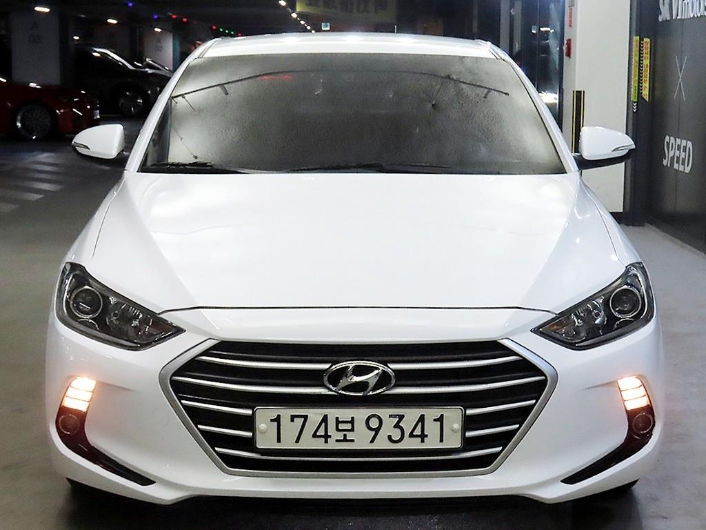 HYUNDAI Avante - Vista 2