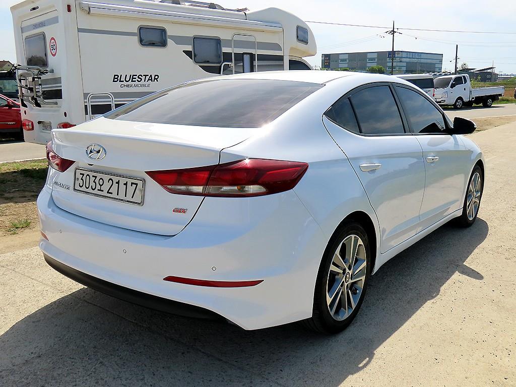 HYUNDAI Avante - Vista 3