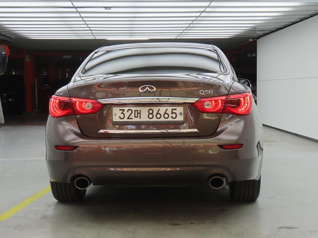 Infiniti Q - Vista 3