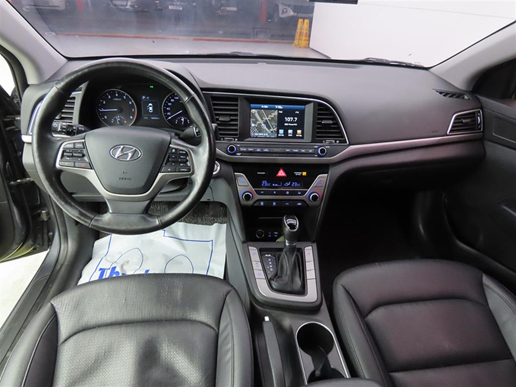 HYUNDAI Avante - Vista 7