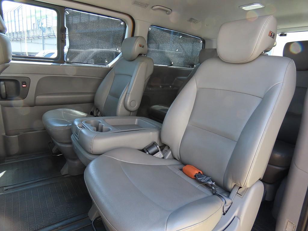 HYUNDAI Starex - Vista 8