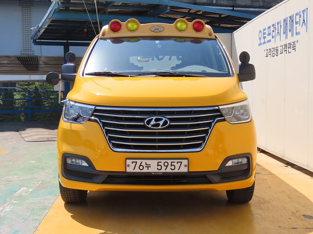 HYUNDAI Starex - Vista 2