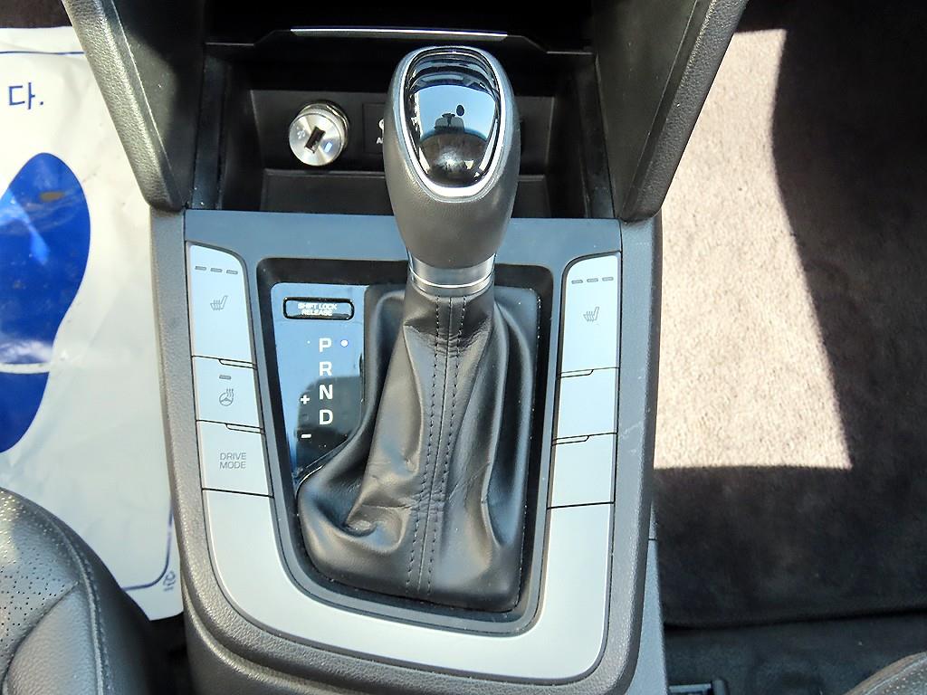 HYUNDAI Avante - Vista 10
