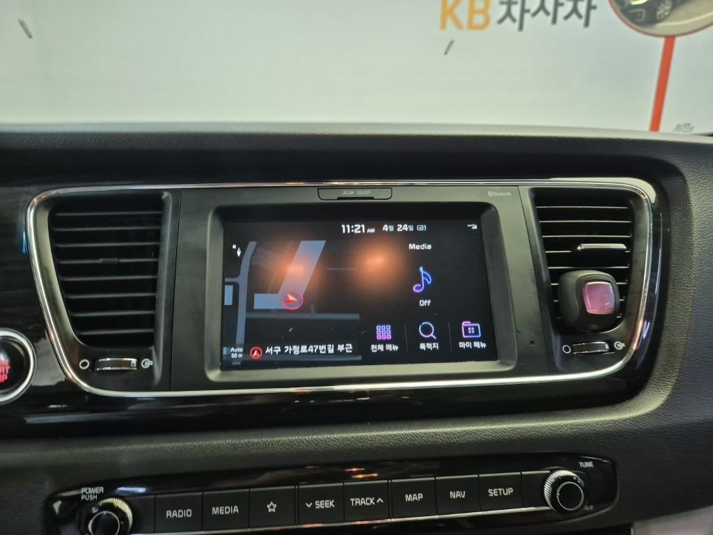 KIA Carnival - Vista 9