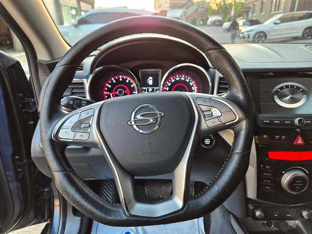 Ssangyong Tivoli - Vista 8