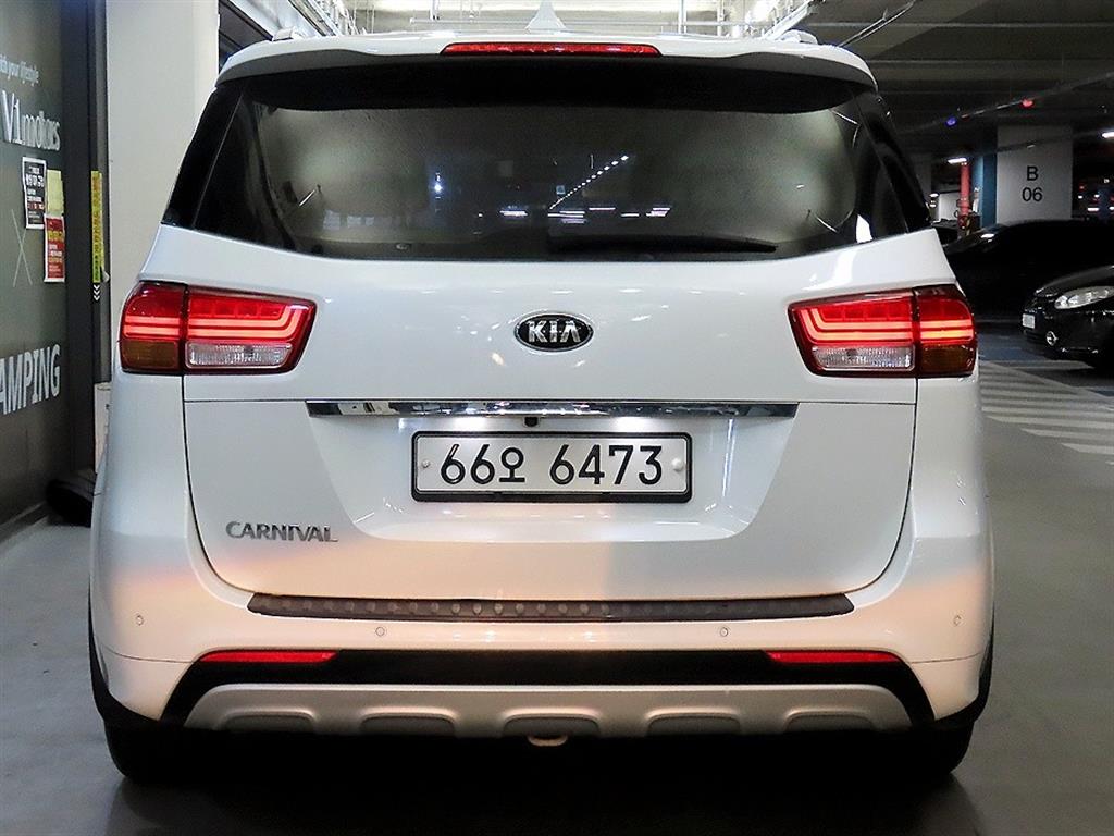 KIA Carnival - Vista 5