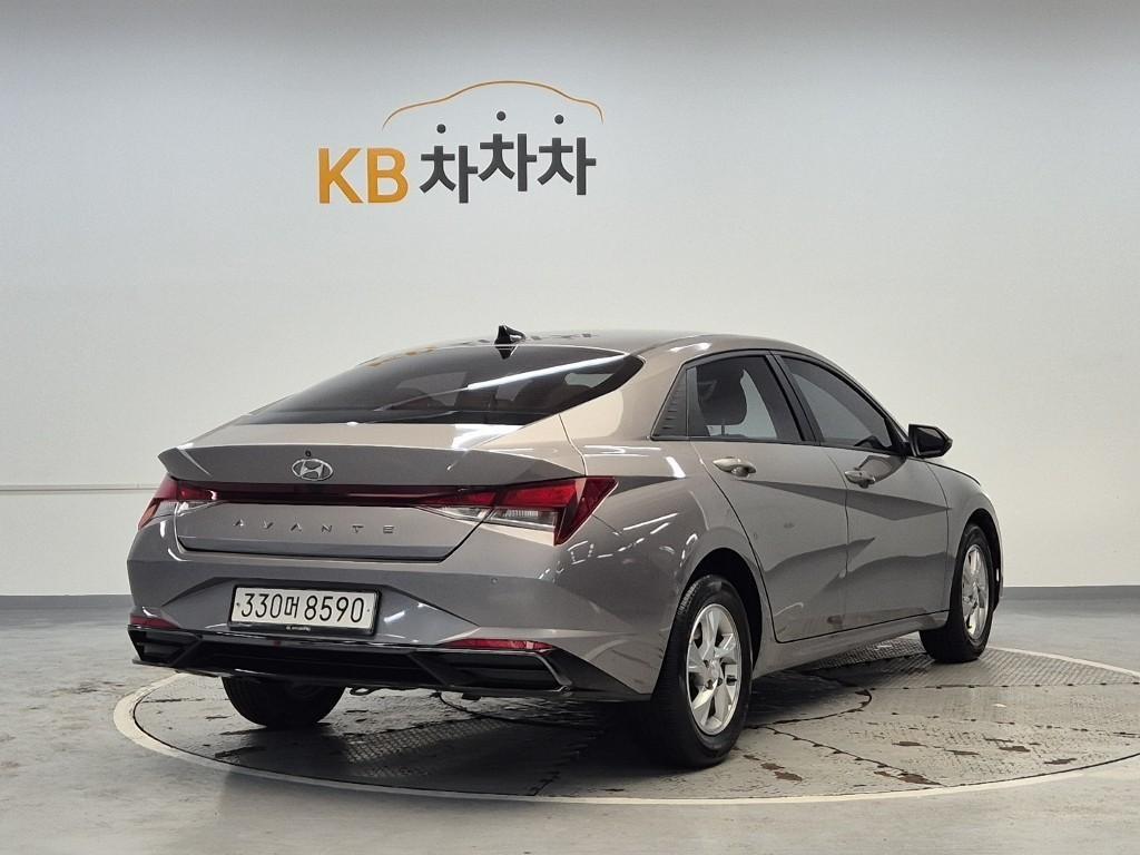 HYUNDAI Avante - Vista 3