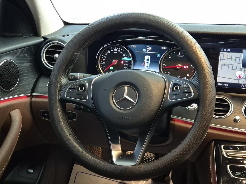 Mercedes Benz E class - Vista 9