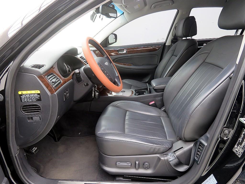 HYUNDAI Genesis - Vista 5