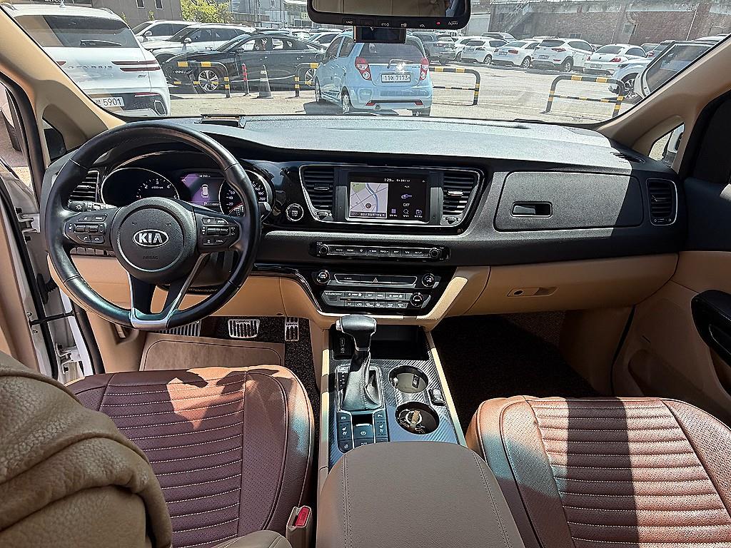 KIA Carnival - Vista 5