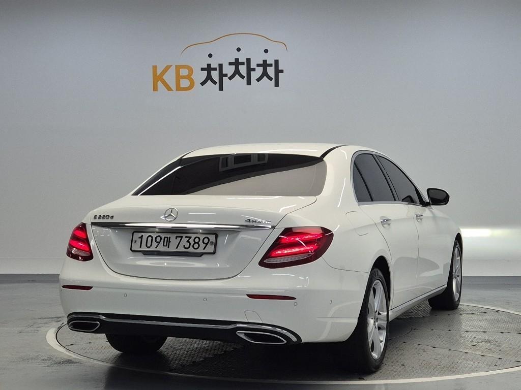 Mercedes Benz E class - Vista 3