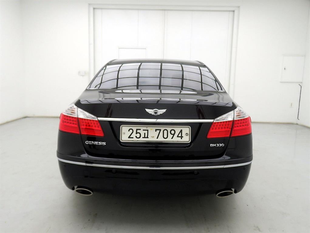 HYUNDAI Genesis - Vista 3