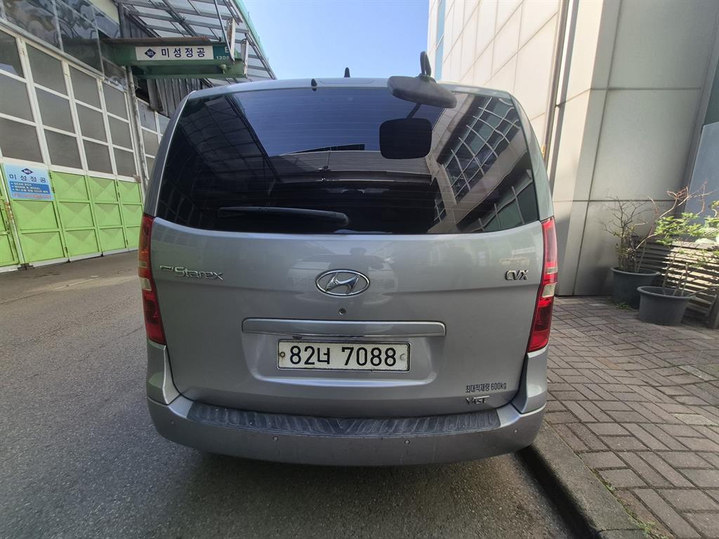 HYUNDAI Starex - Vista 2