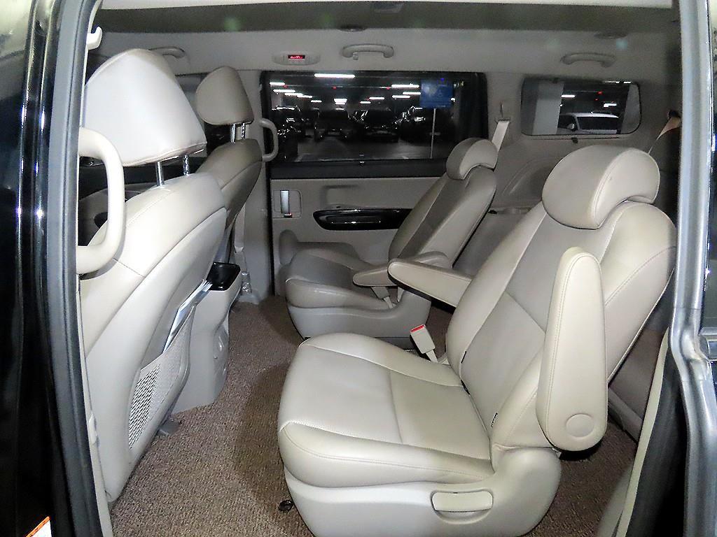 KIA Carnival - Vista 7