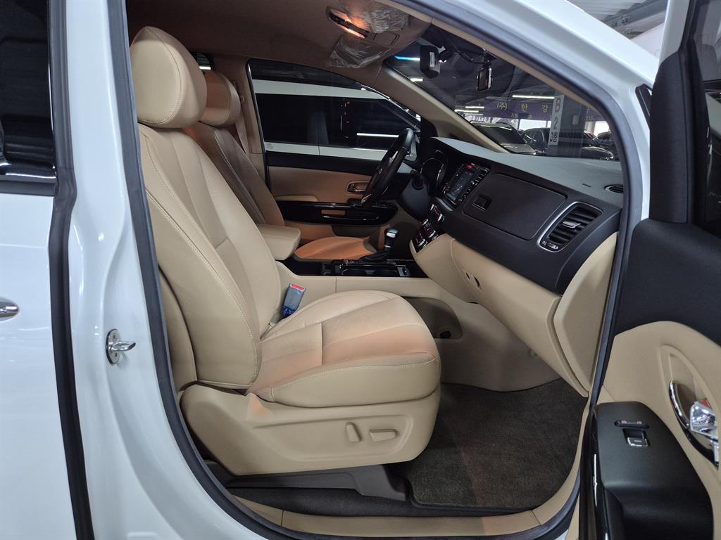KIA Carnival 2018 the color of pearl - Importación desde Corea - HF Imports Iquique - Foto 20