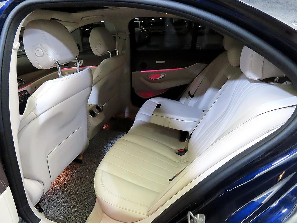 Mercedes Benz E class - Vista 7