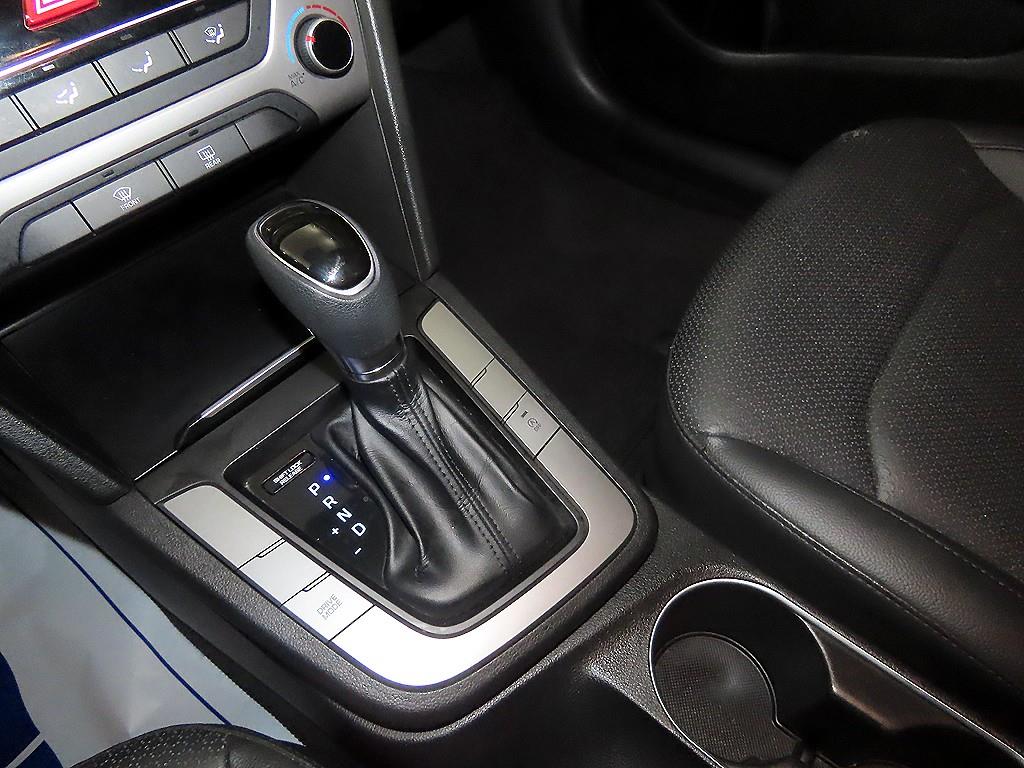 HYUNDAI Avante - Vista 12