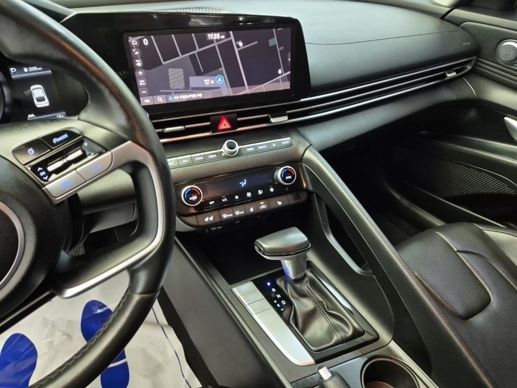 HYUNDAI Avante - Vista 10