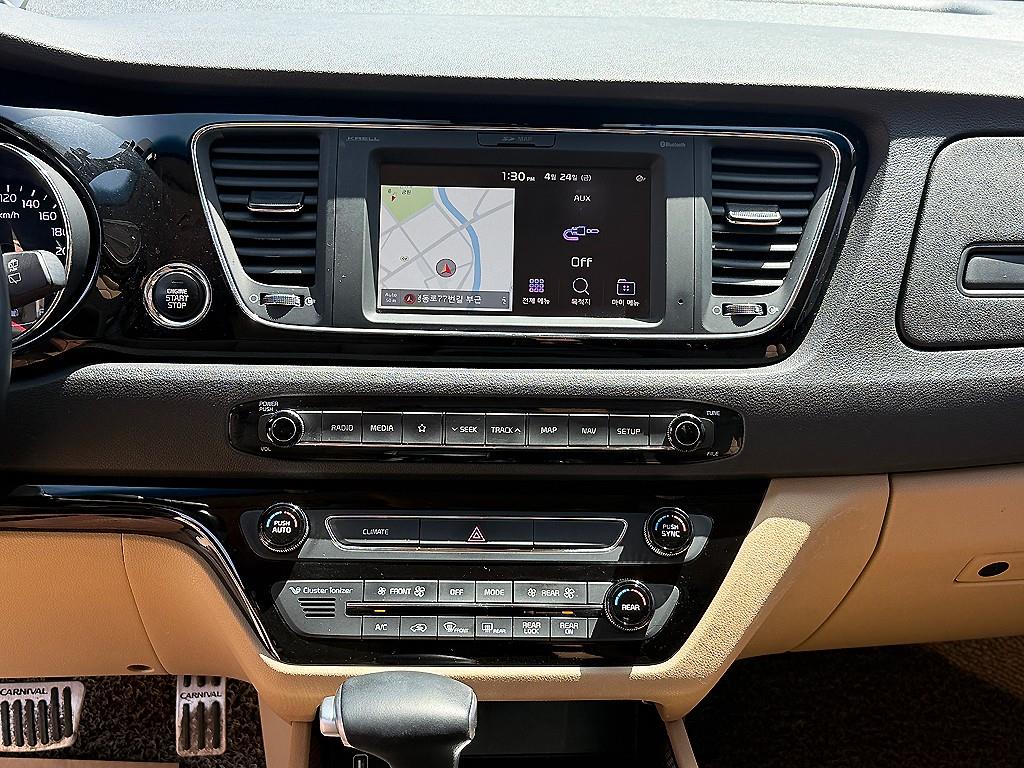 KIA Carnival - Vista 11