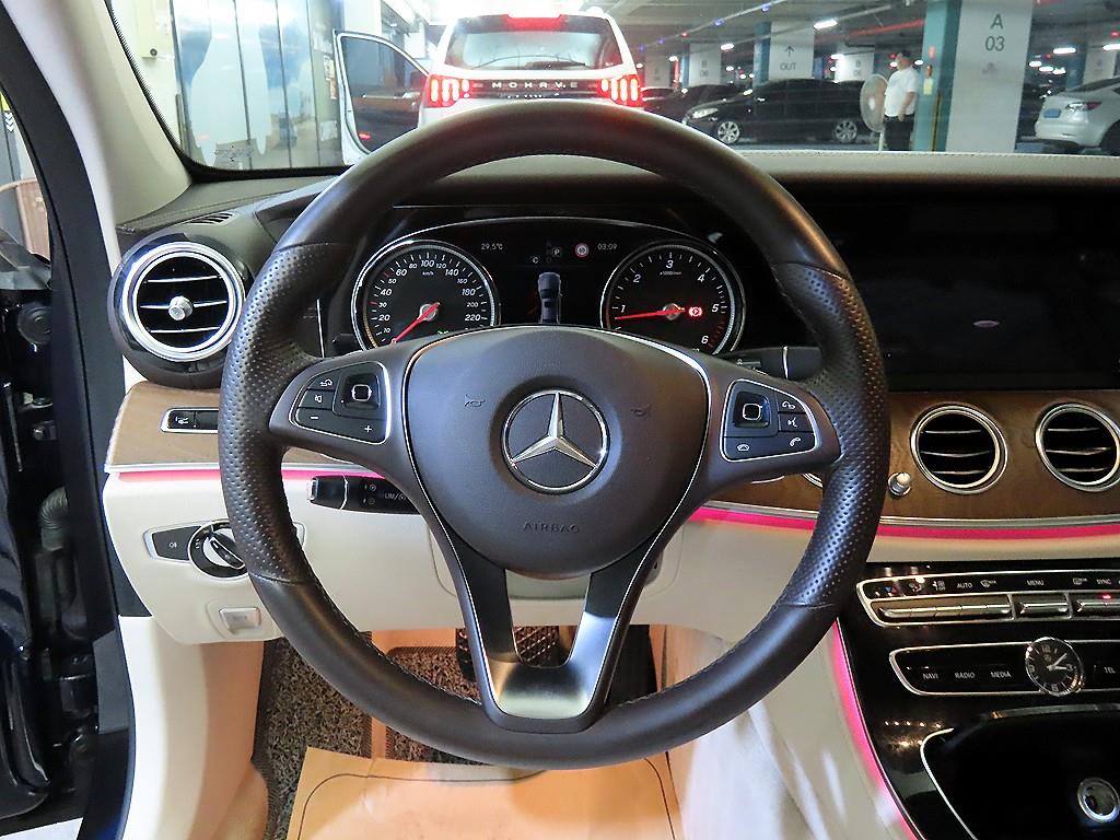 Mercedes Benz E class - Vista 8