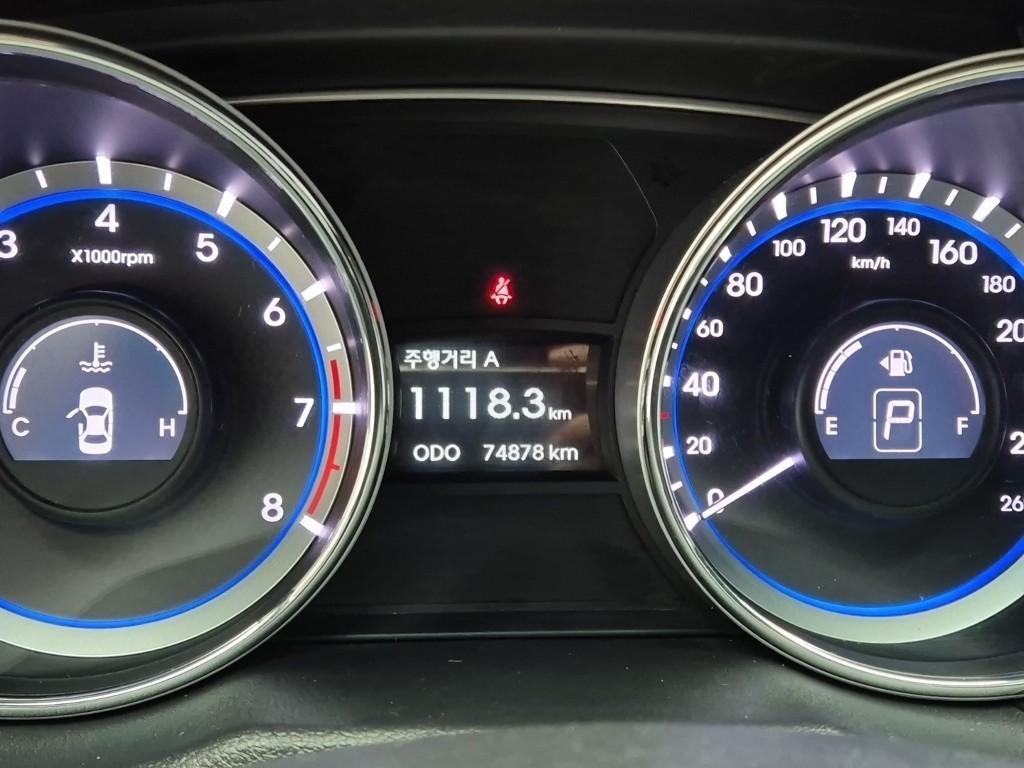 HYUNDAI Sonata - Vista 6