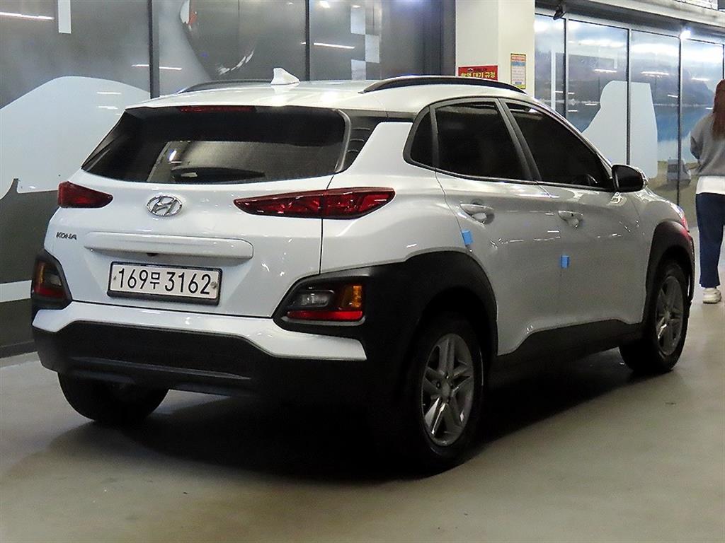 HYUNDAI Kona - Vista 4
