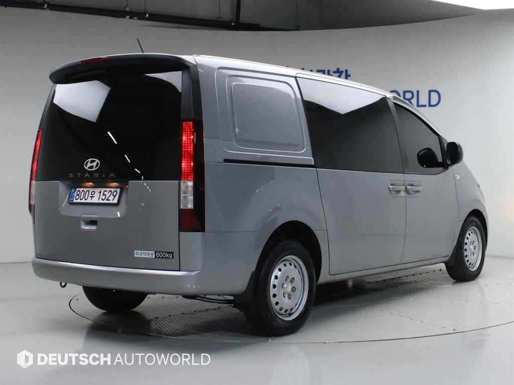 HYUNDAI Staria - Vista 2