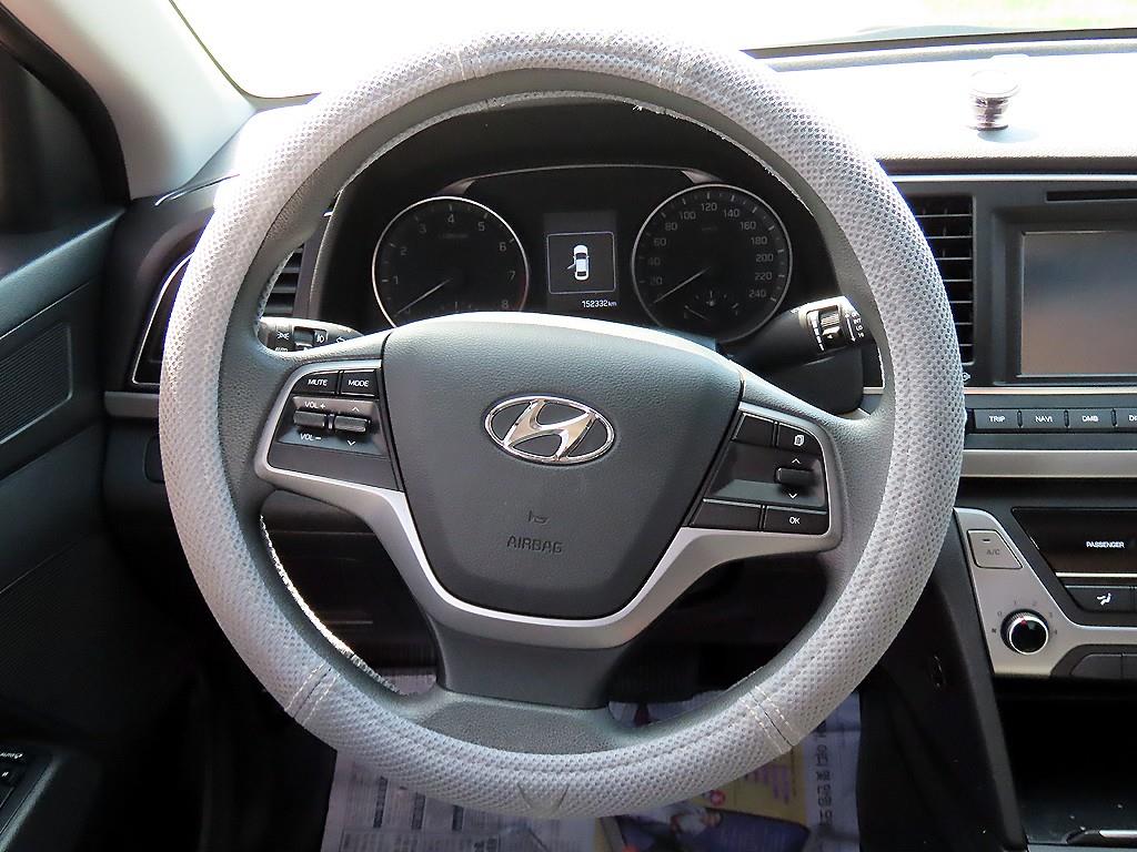 HYUNDAI Avante - Vista 7