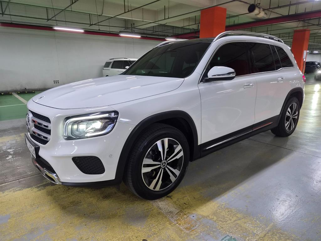 Mercedes Benz GLB Class - Vista 2
