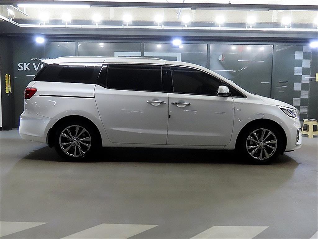 KIA Carnival - Vista 3