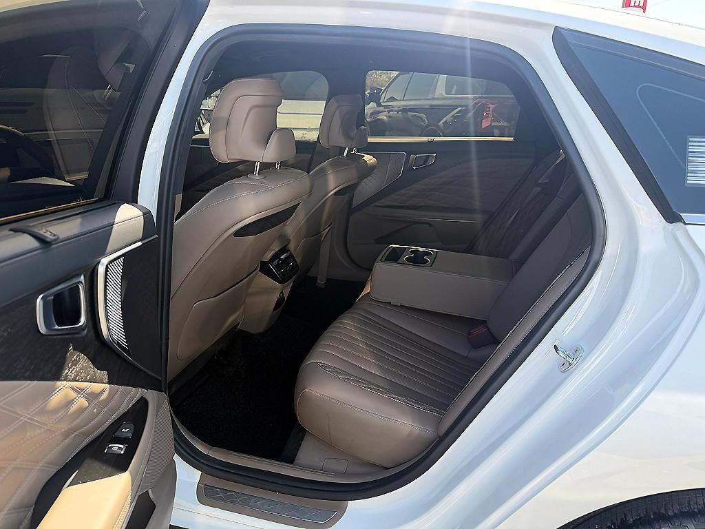 KIA K8 - Vista 7