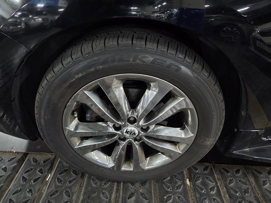 KIA Carnival - Vista 5