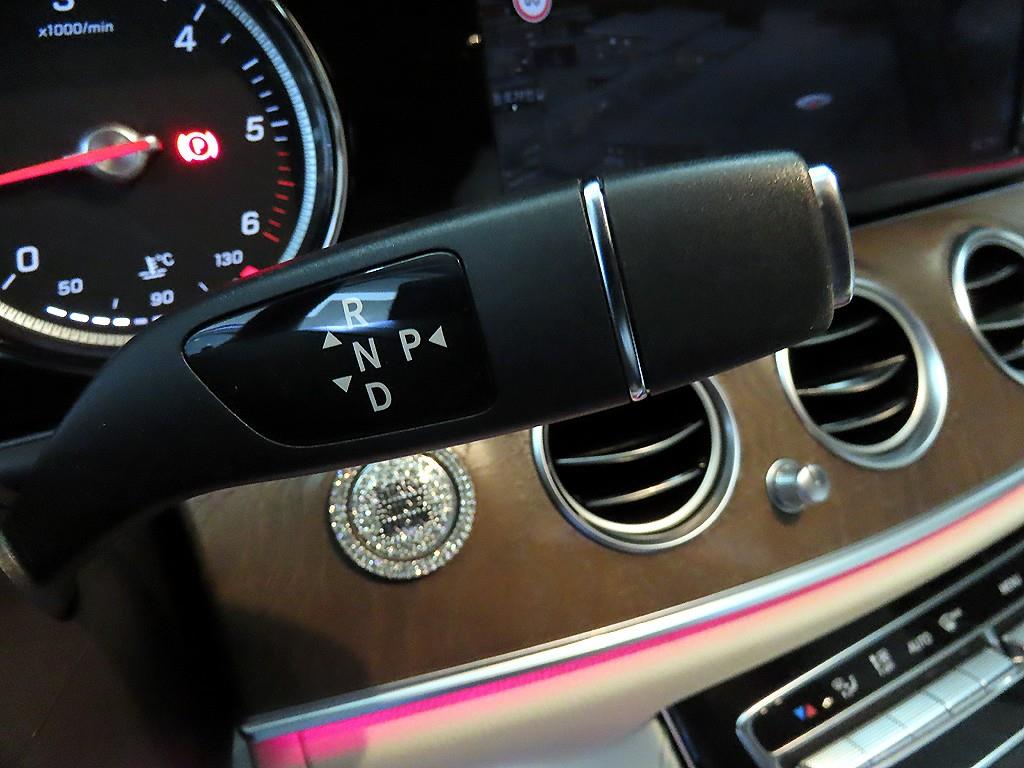 Mercedes Benz E class - Vista 12