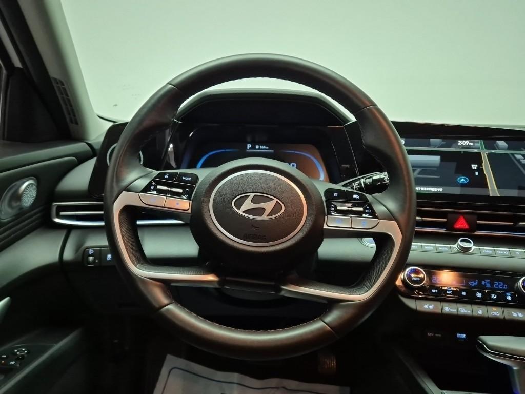 HYUNDAI Avante - Vista 9