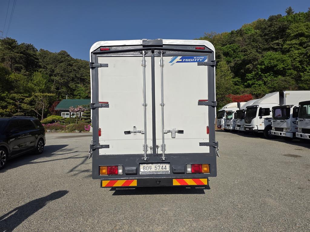 medium and large cargo truck - Vista 6