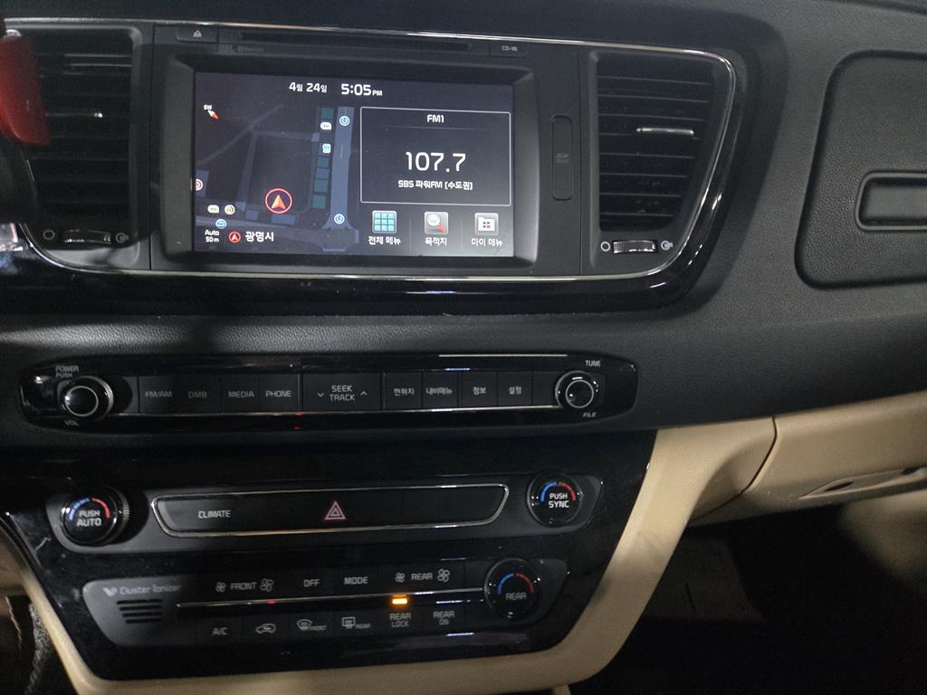 KIA Carnival - Vista 11