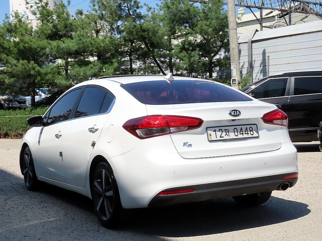 KIA K3 - Vista 3