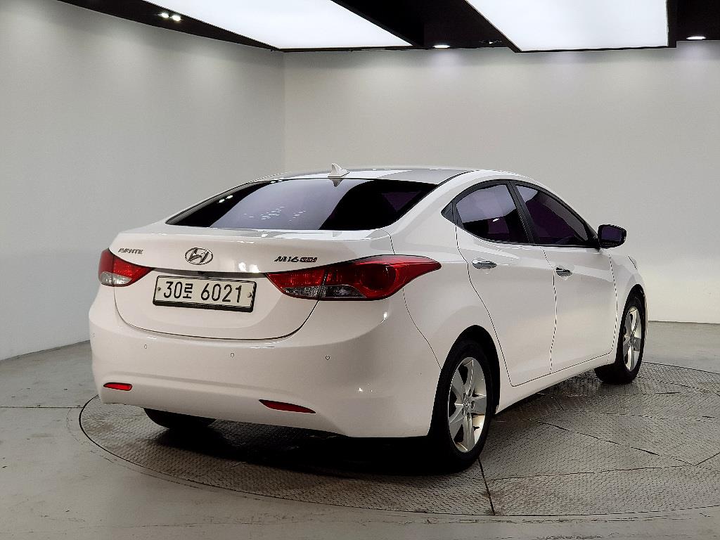 HYUNDAI Avante - Vista 4
