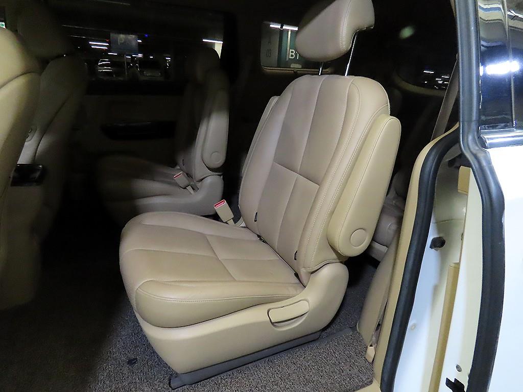KIA Carnival - Vista 7