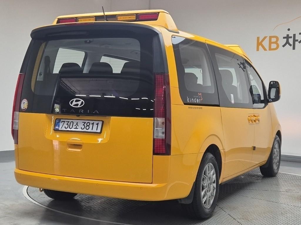 HYUNDAI Staria - Vista 3