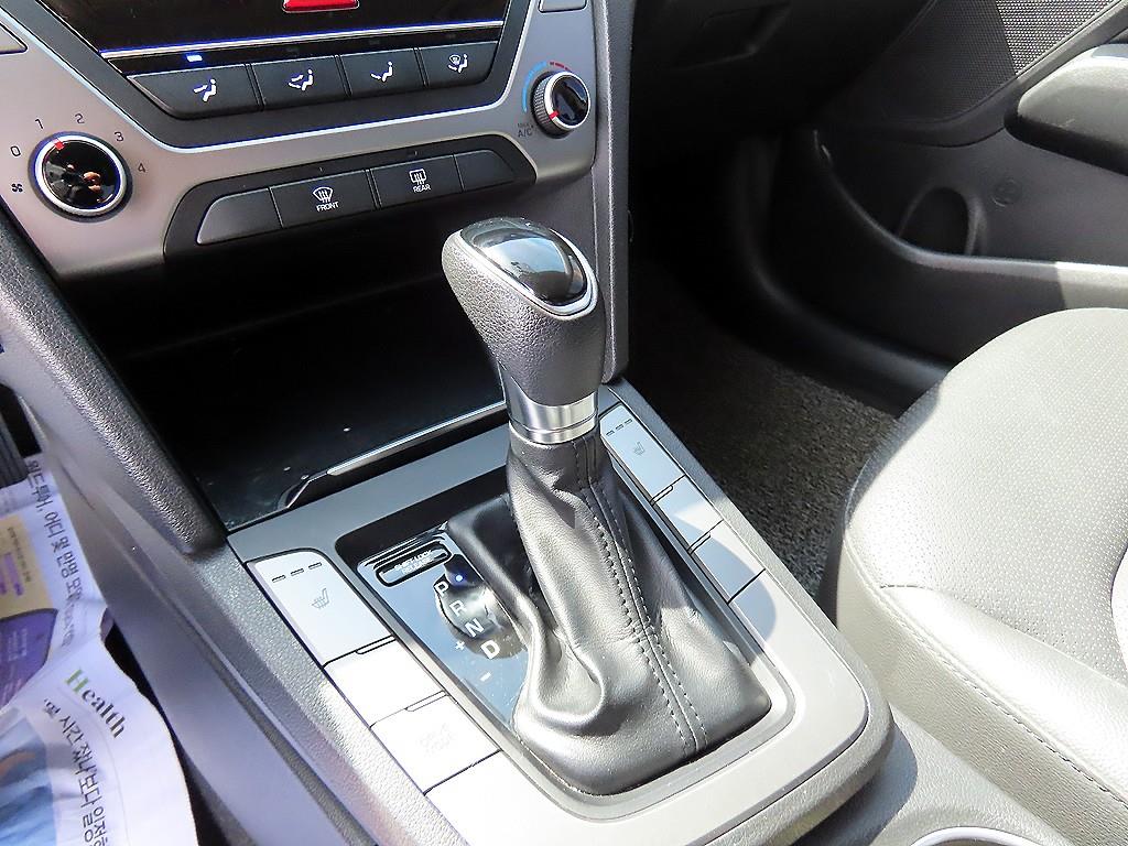 HYUNDAI Avante - Vista 11