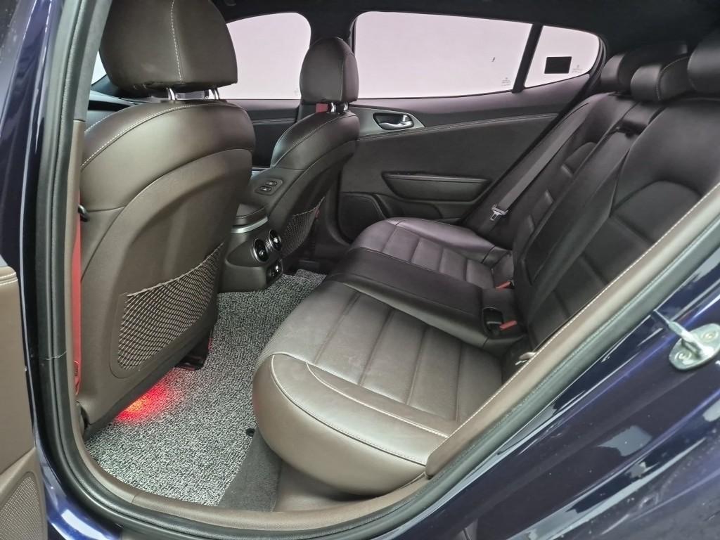 KIA Stinger - Vista 12