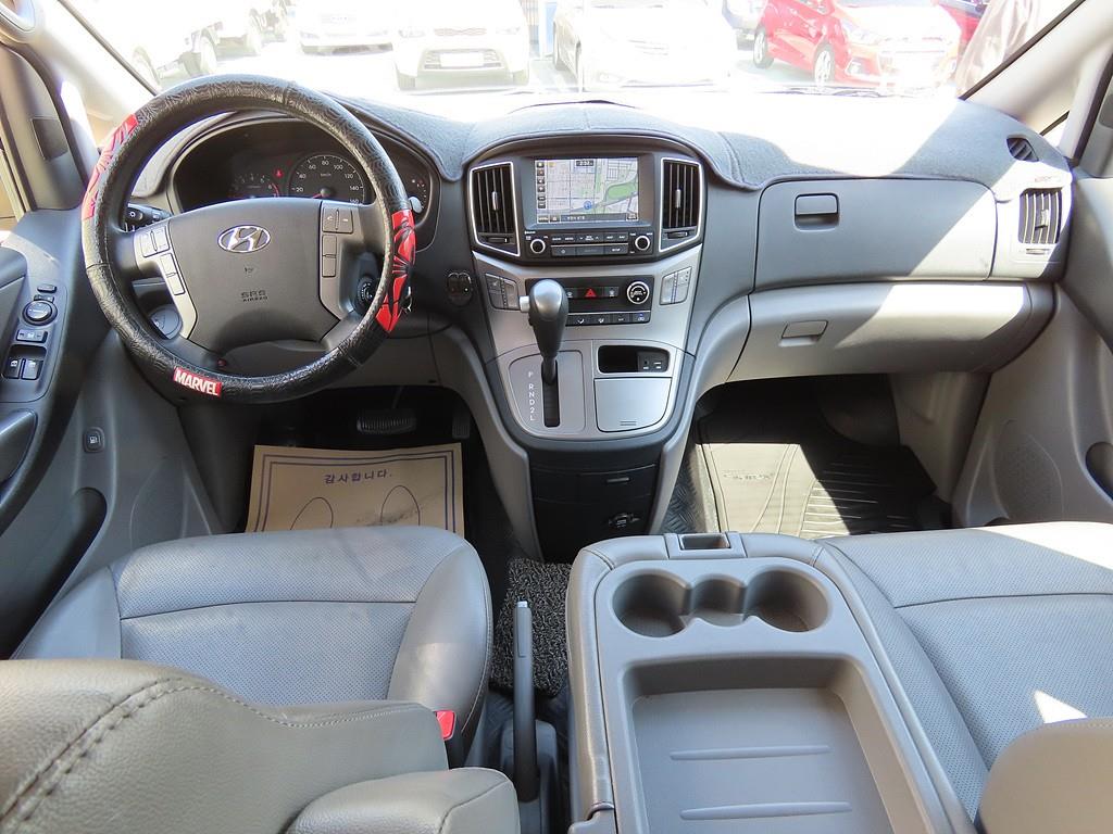 HYUNDAI Starex - Vista 5
