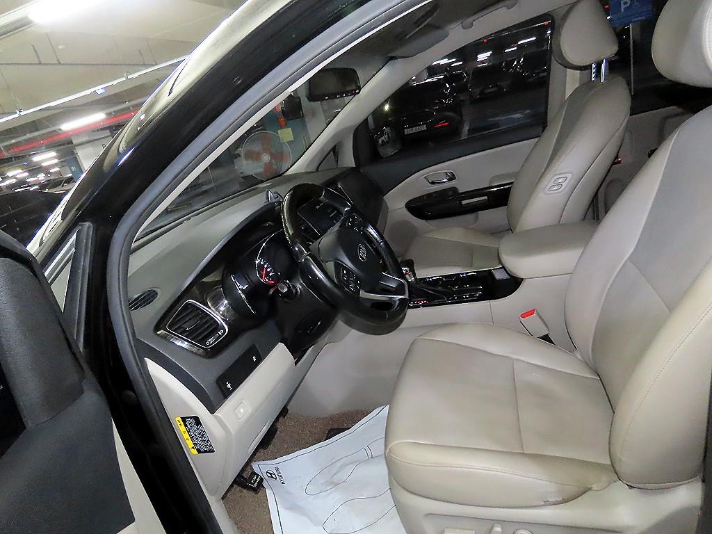 KIA Carnival - Vista 6