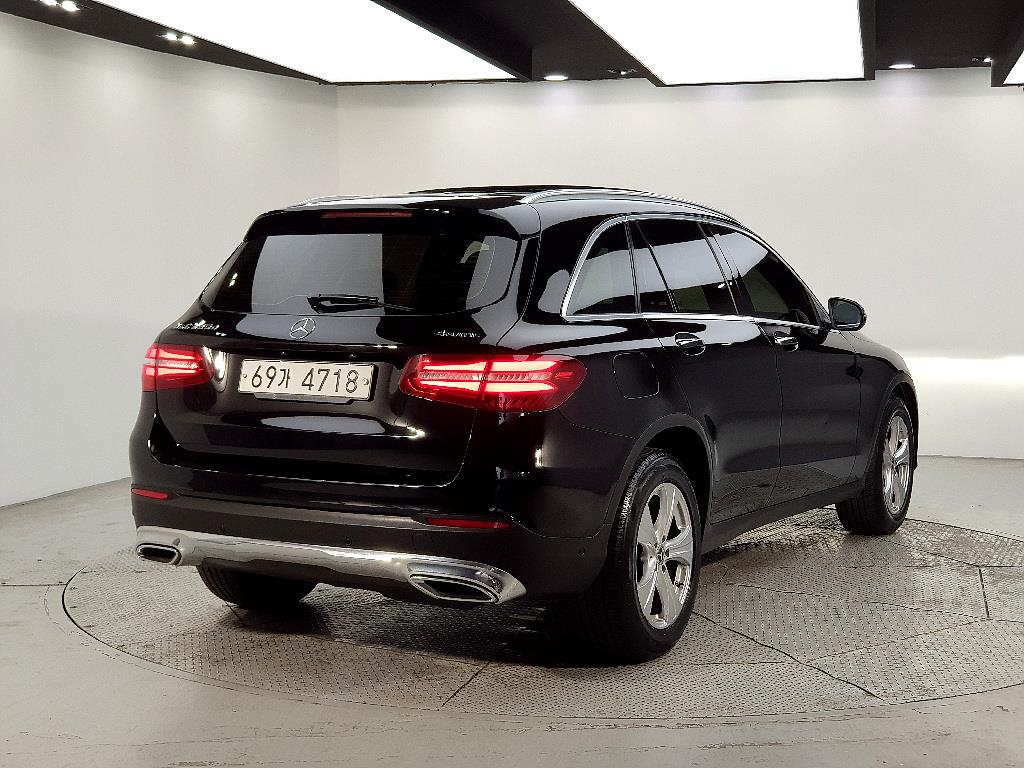 Mercedes Benz GLC Class - Vista 4