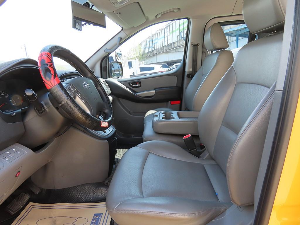 HYUNDAI Starex - Vista 9