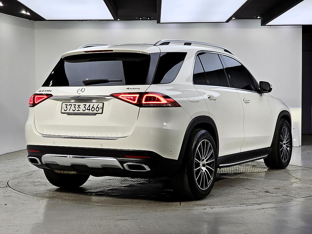 Mercedes Benz GLE Class - Vista 4