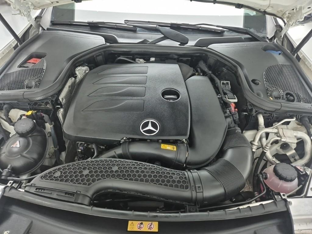 Mercedes Benz E class - Vista 5
